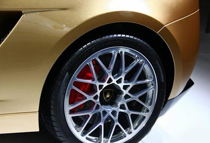 لامبورغيني غالاردو LP560-4 الذهبية نسخة حصرية للصين
